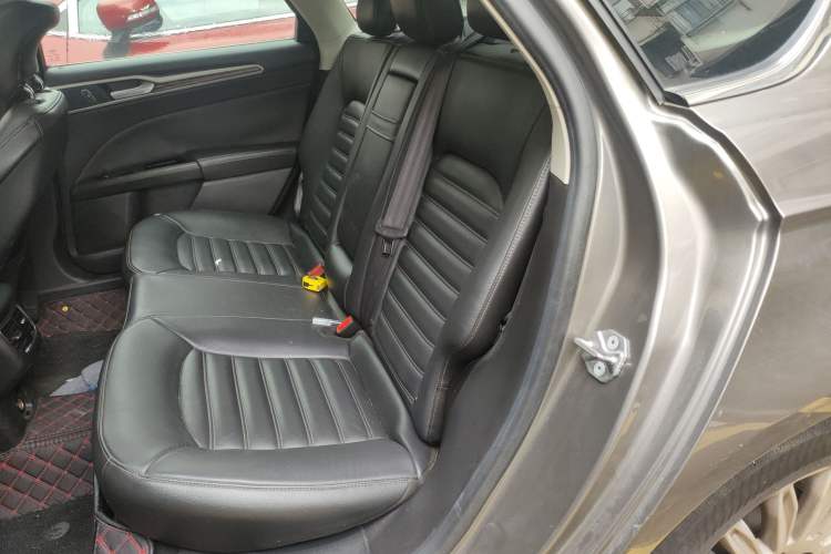 Used Ford Mondeo 2013 2.0L GTDi 200 Luxury Model Interior 4