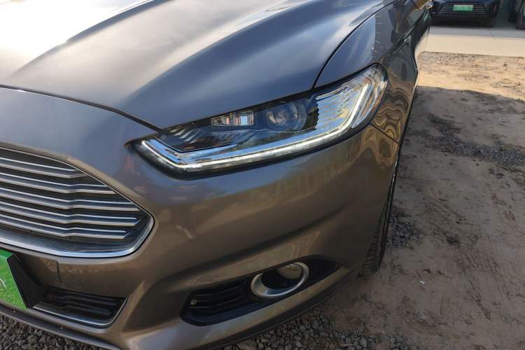 Used Ford Mondeo 2013 2.0L GTDi 200 Luxury Model Left Front Headlight