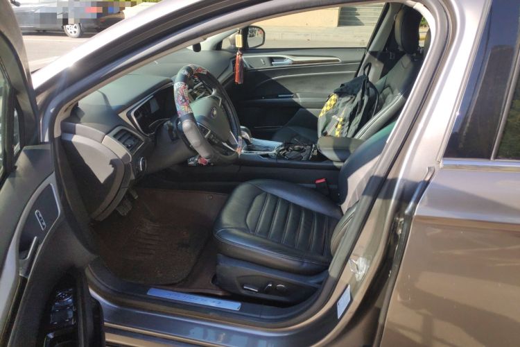 Used Ford Mondeo 2013 2.0L GTDi 200 Luxury Model Left Front Seat