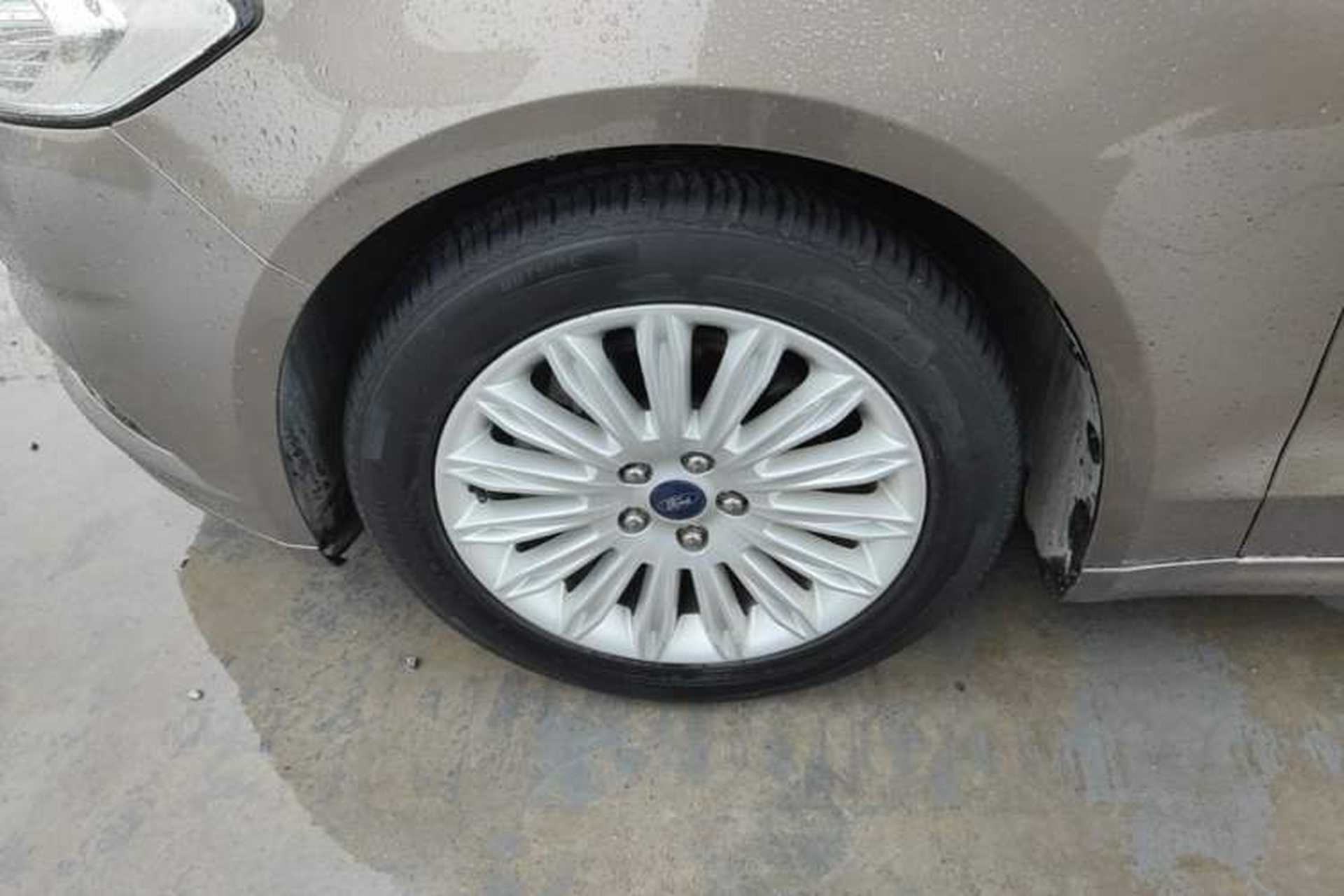Used Ford Mondeo 2013 2.0L GTDi 200 Fashion Edition Left Front Wheel Hub