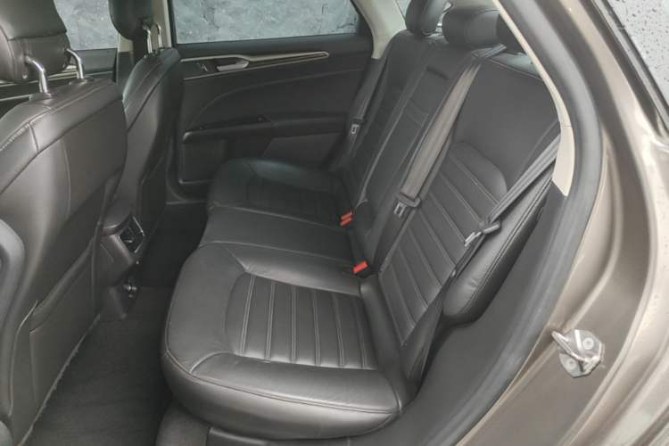 Used Ford Mondeo 2013 2.0L GTDi 200 Fashion Edition Left Rear Seat