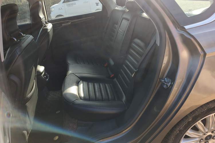 Used Ford Mondeo 2013 2.0L GTDi 200 Luxury Model Left Rear Seat
