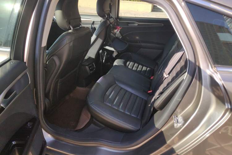 Used Ford Mondeo 2013 2.0L GTDi 200 Luxury Model Left Rear Seat