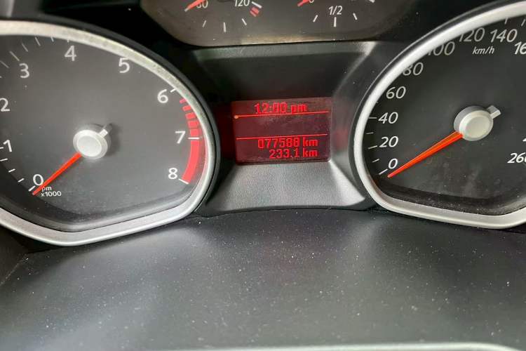 Used Ford Mondeo 2013 2.3L Fashion Edition Odometer Close Up