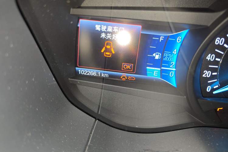 Used Ford Mondeo 2013 2.0L GTDi 200 Luxury Model Odometer Close Up
