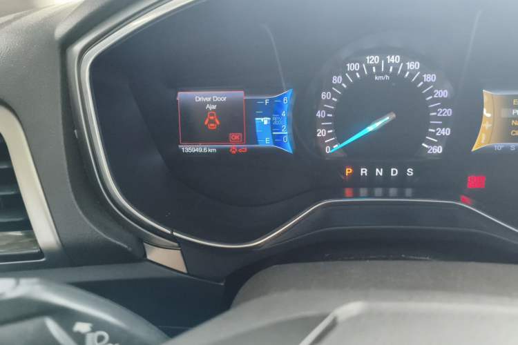 Used Ford Mondeo 2013 2.0L GTDi 200 Luxury Model Odometer Close Up