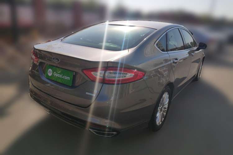 Used Ford Mondeo 2013 2.0L GTDi 200 Luxury Model Rear Right 45 Deg