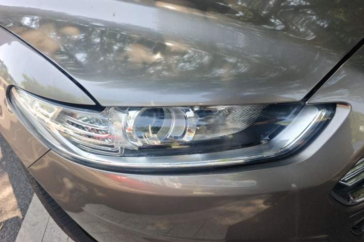 Used Ford Mondeo 2013 2.0L GTDi 200 Fashion Edition Right Front Headlight