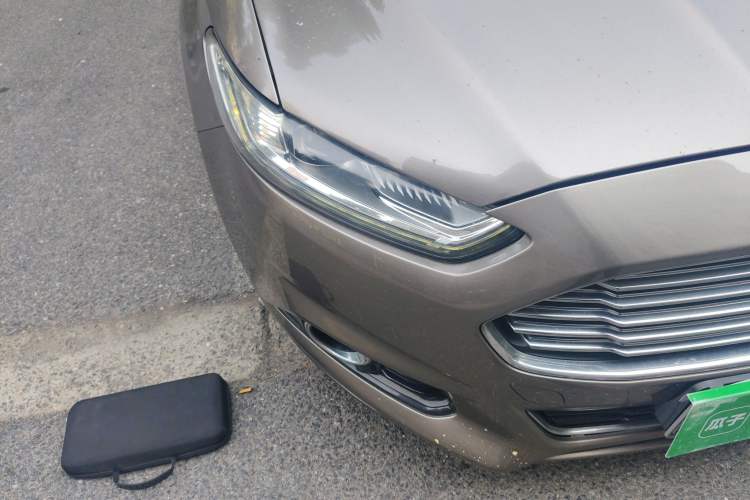 Used Ford Mondeo 2013 2.0L GTDi 200 Luxury Model Right Front Headlight