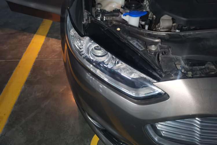 Used Ford Mondeo 2013 2.0L GTDi 200 Fashion Edition Right Front Headlight