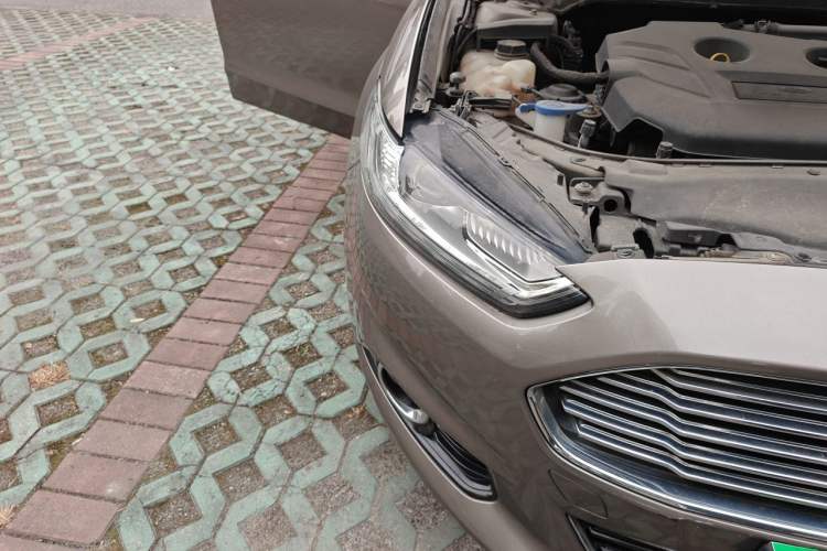 Used Ford Mondeo 2013 2.0L GTDi 200 Luxury Model Right Front Headlight