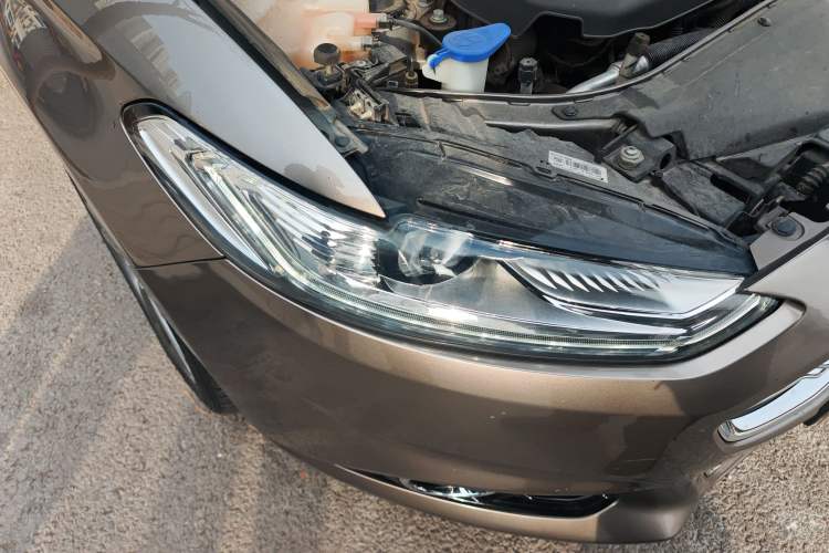 Used Ford Mondeo 2013 2.0L GTDi240 Luxury Sport Model Right Front Headlight