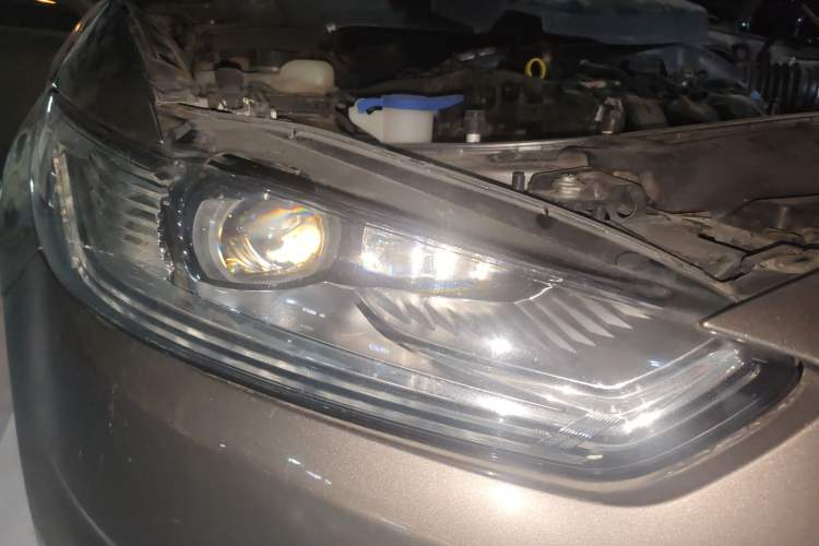 Used Ford Mondeo 2013 2.0L GTDi 200 Luxury Model Right Front Headlight
