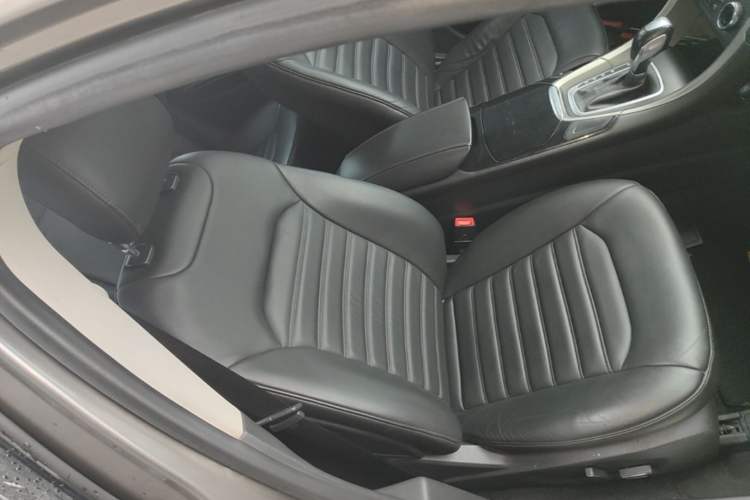 Used Ford Mondeo 2013 2.0L GTDi 200 Fashion Edition Right Front Seat
