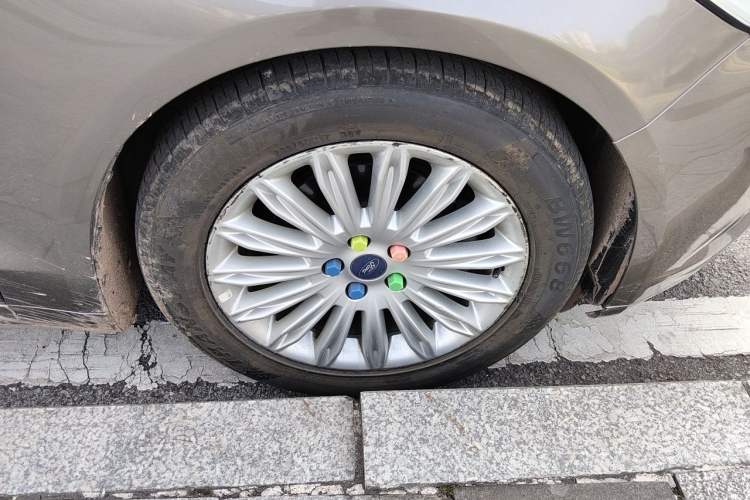 Used Ford Mondeo 2013 2.0L GTDi 200 Fashion Edition Right Front Wheel Hub