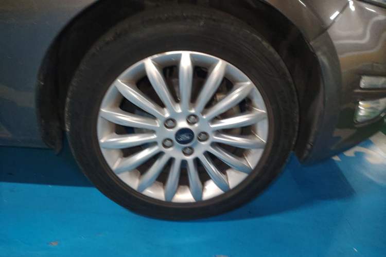 Used Ford Mondeo 2013 2.3L Luxury Model Right Front Wheel Hub