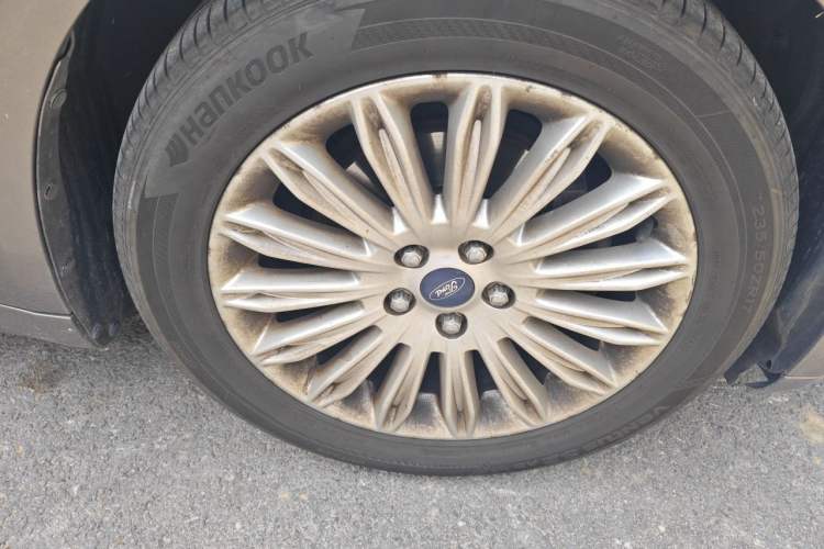 Used Ford Mondeo 2013 2.0L GTDi 200 Fashion Edition Right Front Wheel Hub