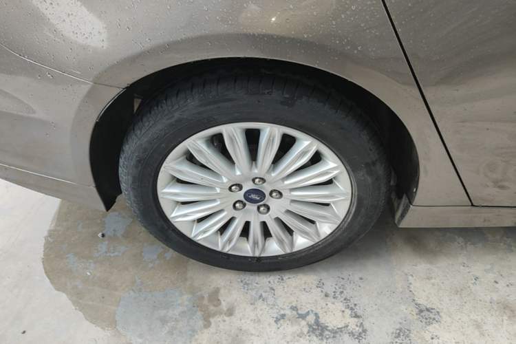 Used Ford Mondeo 2013 2.0L GTDi 200 Fashion Edition Right Rear Wheel Hub