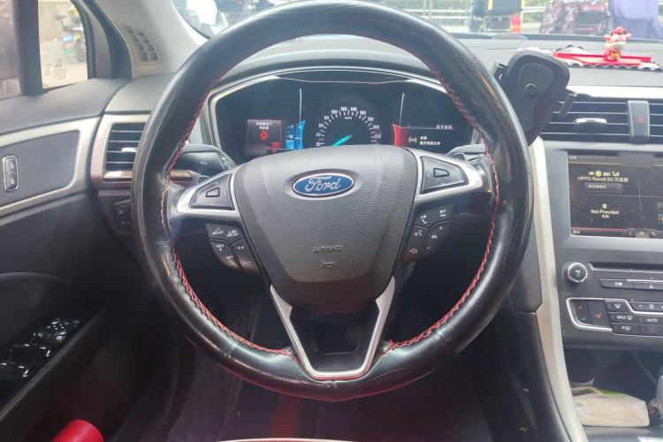 Used Ford Mondeo 2013 2.0L GTDi 200 Luxury Model Steering Wheel