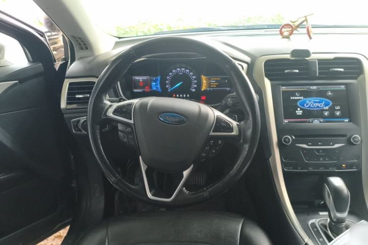 Used Ford Mondeo 2013 2.0L GTDi 200 Luxury Model Steering Wheel