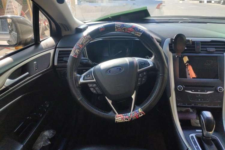 Used Ford Mondeo 2013 2.0L GTDi 200 Luxury Model Steering Wheel