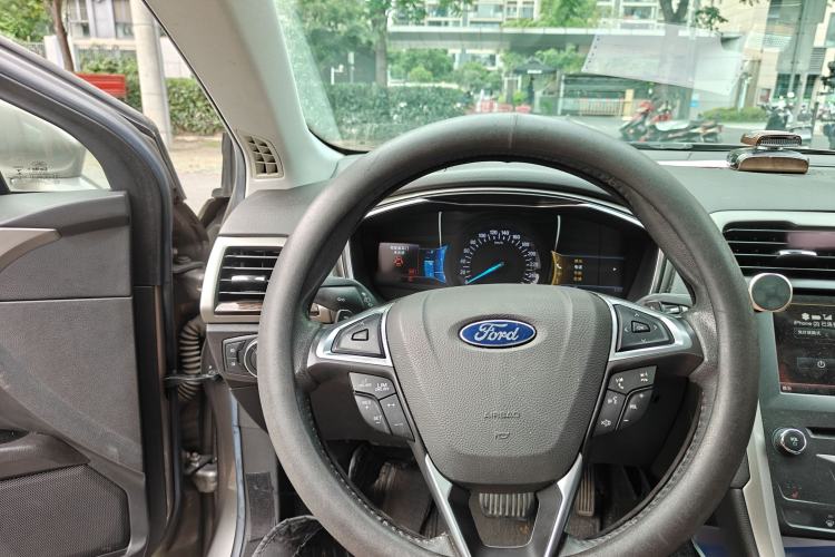 Used Ford Mondeo 2013 2.0L GTDi 200 Luxury Model Steering Wheel