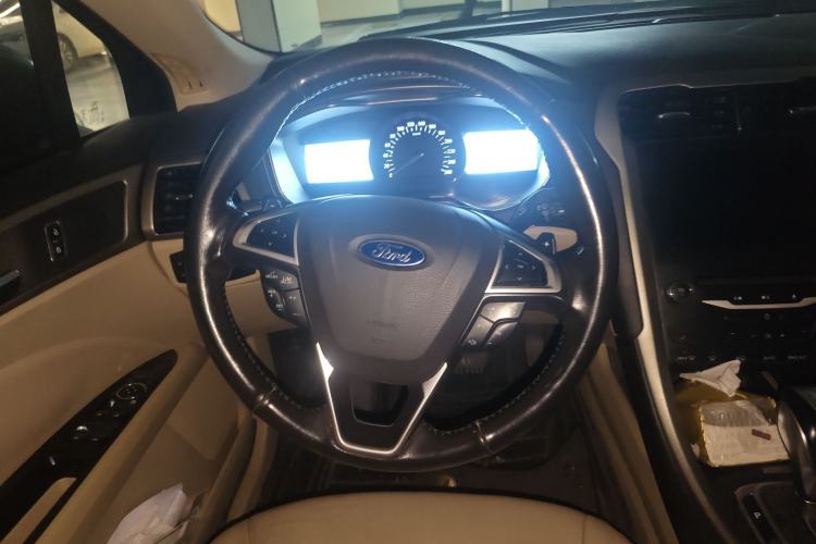 Used Ford Mondeo 2013 2.0L GTDi 200 Luxury Model Steering Wheel