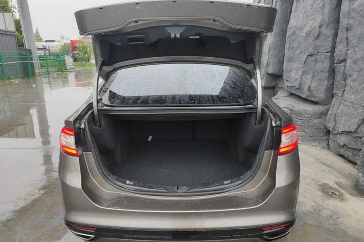 Used Ford Mondeo 2013 2.0L GTDi 200 Fashion Edition Trunk