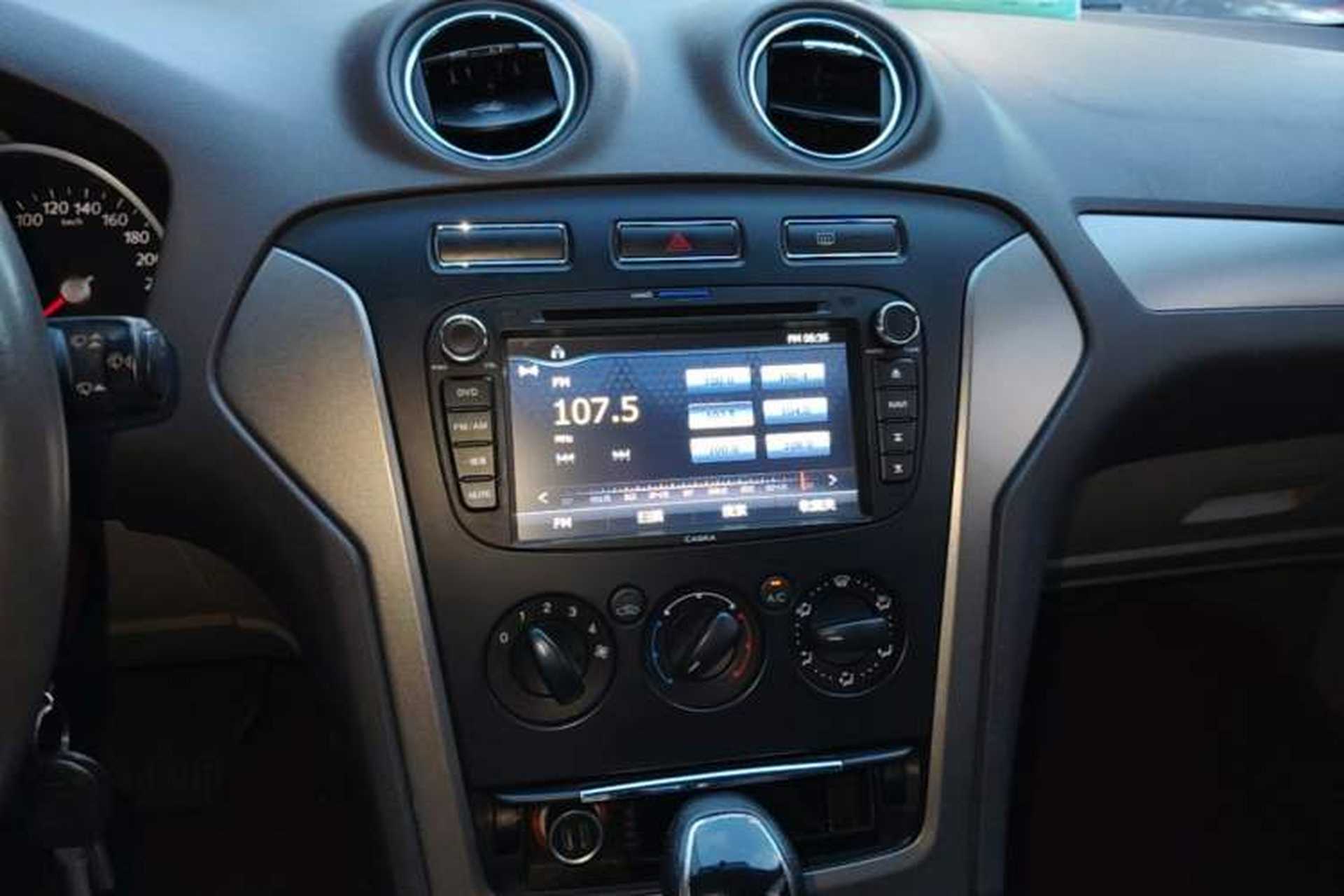 Used Ford Mondeo 2013 2.3L Fashion Edition Audio And AC Panel