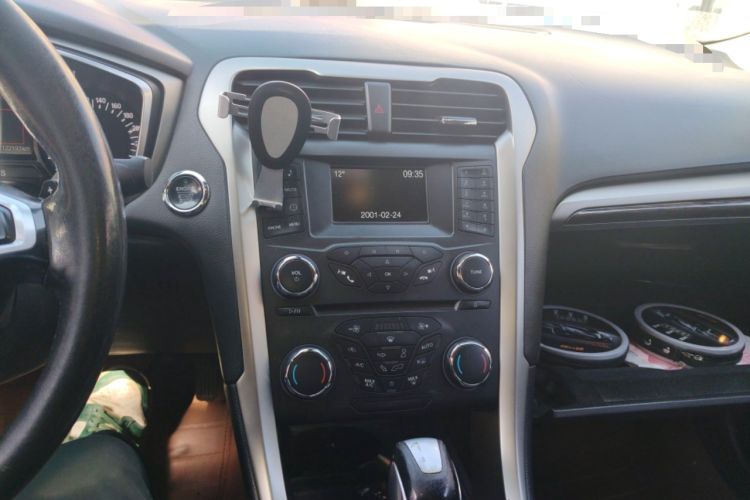 Used Ford Mondeo 2013 2.0L GTDi 200 Fashion Edition Audio And AC Panel
