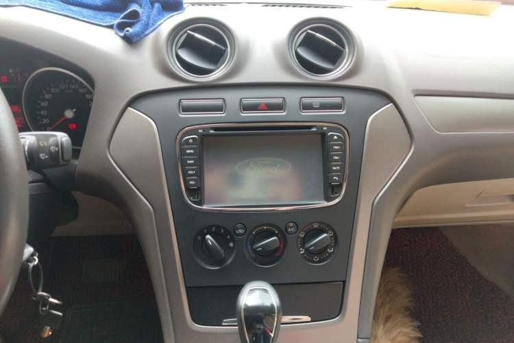 Used Ford Mondeo 2013 2.3L Fashion Edition Audio And AC Panel