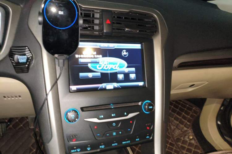Used Ford Mondeo 2013 2.0L GTDi 200 Luxury Model Audio And AC Panel
