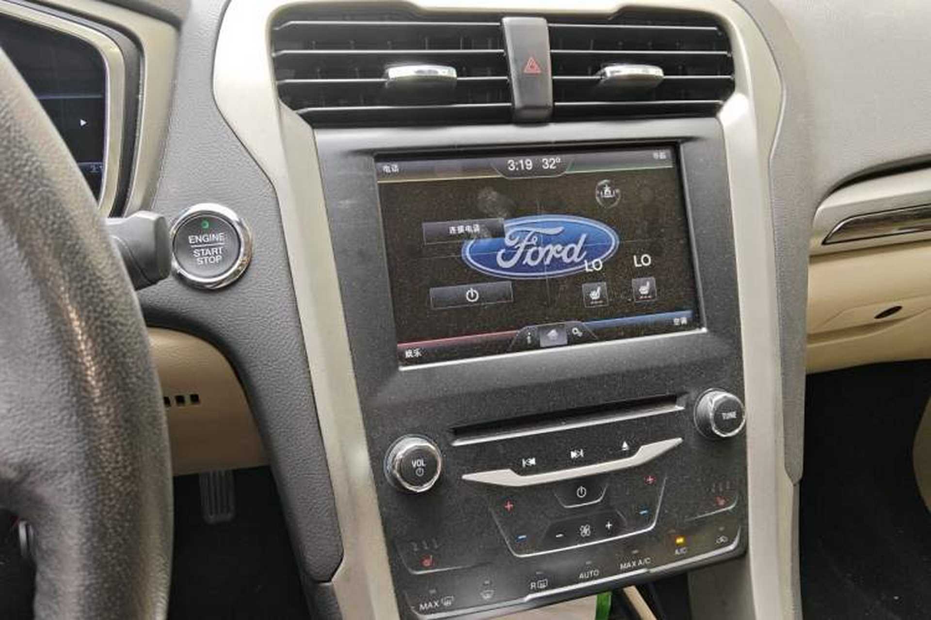 Used Ford Mondeo 2013 2.0L GTDi 200 Luxury Model Audio And AC Panel