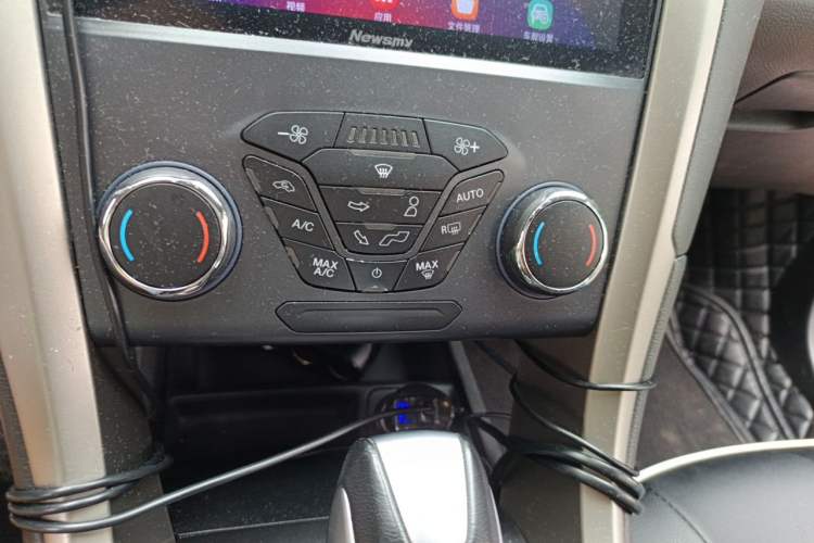 Used Ford Mondeo 2013 2.0L GTDi 200 Fashion Edition Audio And AC Panel