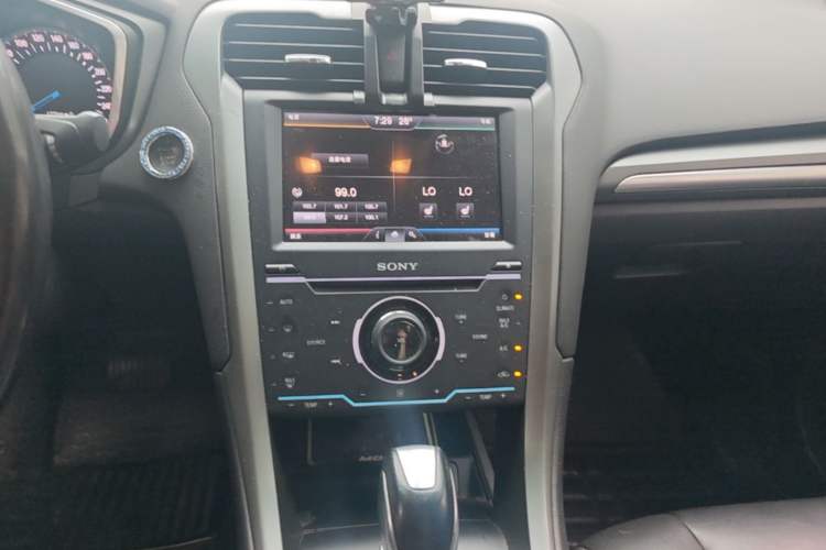 Used Ford Mondeo 2013 2.0L GTDi240 Luxury Sport Model Audio And AC Panel