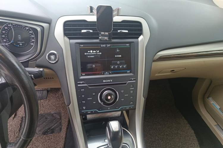 Used Ford Mondeo 2013 2.0L GTDi240 Ultimate Edition Audio And AC Panel