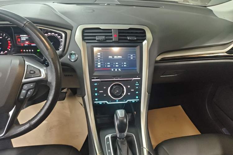 Used Ford Mondeo 2013 2.0L GTDi 200 Fashion Edition Audio And AC Panel