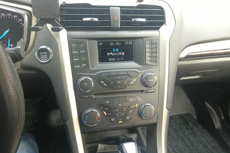 Used Ford Mondeo 2013 2.0L GTDi 200 Fashion Edition Audio And AC Panel