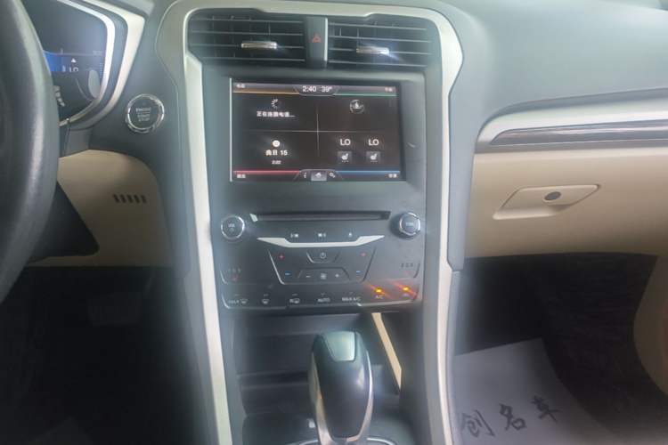 Used Ford Mondeo 2013 2.0L GTDi 200 Luxury Model Audio And AC Panel