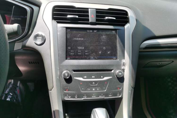 Used Ford Mondeo 2013 2.0L GTDi 200 Luxury Model Audio And AC Panel