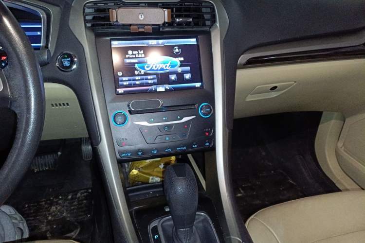 Used Ford Mondeo 2013 2.0L GTDi 200 Luxury Model Audio And AC Panel