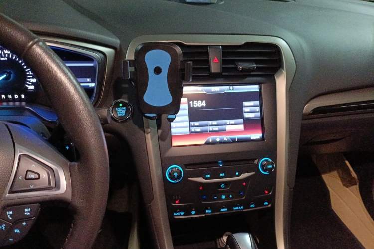 Used Ford Mondeo 2013 2.0L GTDi 200 Luxury Model Audio And AC Panel
