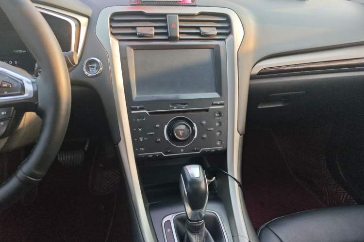 Used Ford Mondeo 2013 2.0L GTDi 200 Fashion Edition Audio And AC Panel