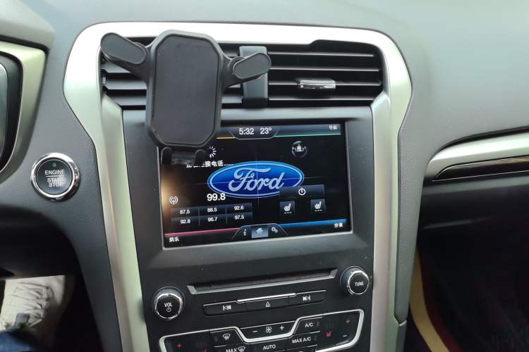 Used Ford Mondeo 2013 2.0L GTDi 200 Luxury Model Audio And AC Panel