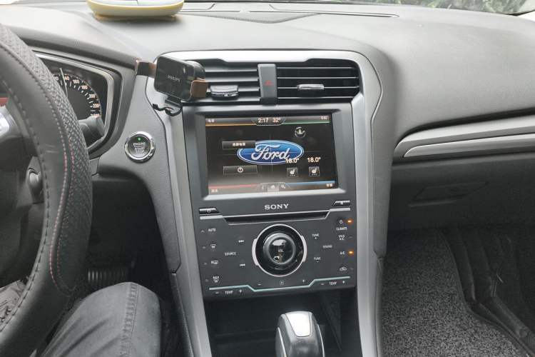 Used Ford Mondeo 2013 2.0L GTDi240 Luxury Sport Model Audio And AC Panel