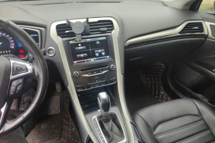 Used Ford Mondeo 2013 2.0L GTDi 200 Luxury Model Audio And AC Panel