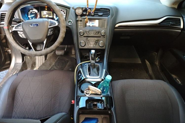 Used Ford Mondeo 2013 2.0L GTDi 200 Fashion Edition Center Console
