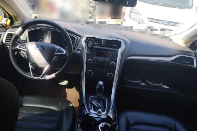 Used Ford Mondeo 2013 2.0L GTDi 200 Fashion Edition Center Console