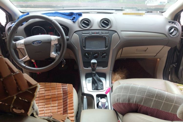 Used Ford Mondeo 2013 2.3L Fashion Edition Center Console