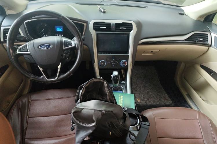 Used Ford Mondeo 2013 1.5L GTDi180 Comfort Model Center Console